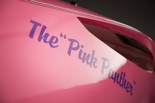 На аукционе в Великобритании продадут автомобиль ''Розовой пантеры''