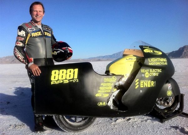 Пара рекордсменов — Пол Тид и SuperBike (фото Lightning Motorcycles).
