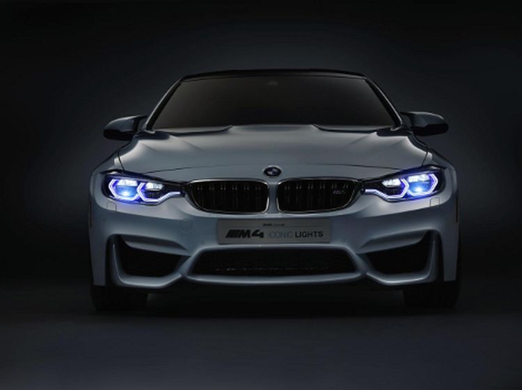 BMW M4 Concept Iconic Lights.