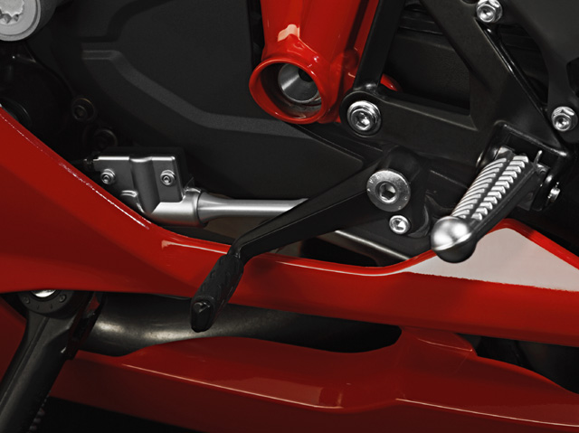 В Кельне на салоне Intermot-2010 итальянская Ducati представила новинки модельного ряда 2011 года.