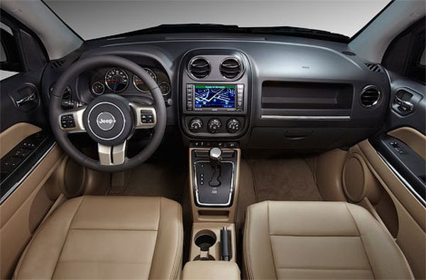 Компания Jeep официально представила обновленный кроссовер Compass