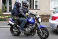 Колумбийским мотоциклистам запретили возить мужчин