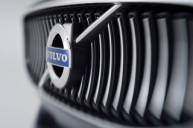 Volvo предлагает хранить электроэнергию в дверях и на крыше