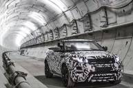 Открытый range rover evoque испытали в лондонской подземке