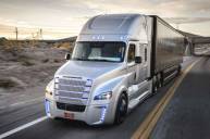 Daimler вывел на американские дороги беспилотные грузовики