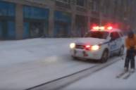 Житель нью-йорка прокатился по городу на сноуборде наперегонки с полицией