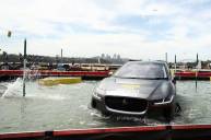Электрический jaguar i-pace может ездить по воде