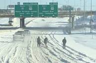 Власти техаса просят жителей не ходить по заснеженным шоссе