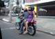 Индонезийских женщин заставят ездить на мотоцикле боком