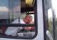 Водитель автобуса в британии задушил себя дверями