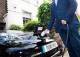 Британский dj марк гудьер использует солнечные батареи для зарядки своего автомобиля