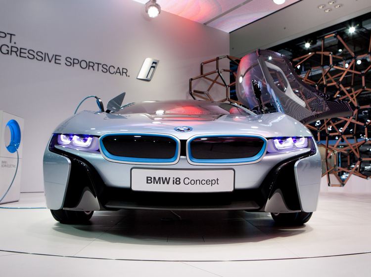 Гибридный BMW i8 получит 3-цилиндровый бензиновый двигатель