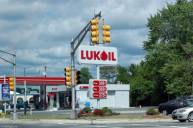 Лукойл поднял в 2 раза цены на бензин в США