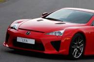 Владелец lexus lfa добился удаления «спящего полицейского» на пути к своему дому