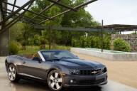 Новый кабриолет Chevrolet Camaro SS появился в Neiman Marcus Christmas Book